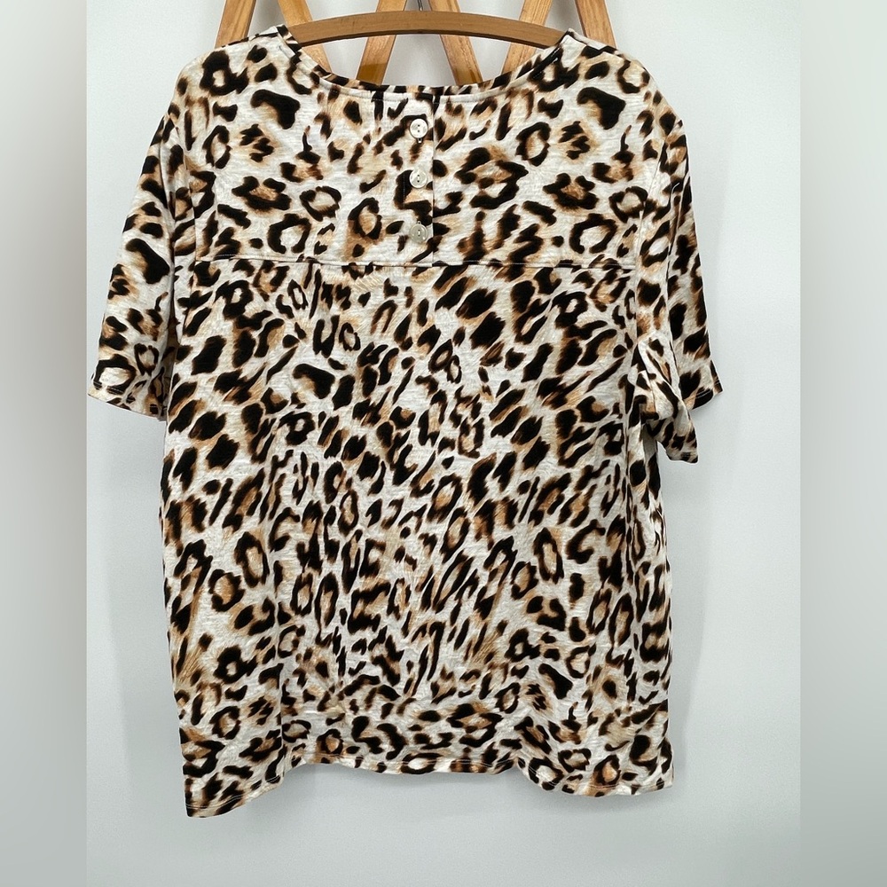 ⭐️Chico’s Leopard Print Short Sleeve Top - Picture 8 of 12